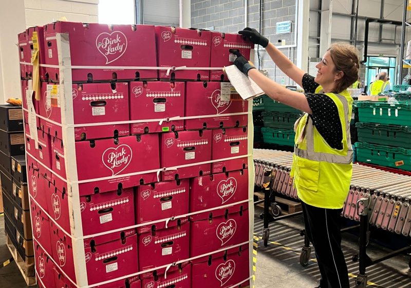 Pink Lady® Donates 150k Apples to UK Charities Through FareShare Partnership