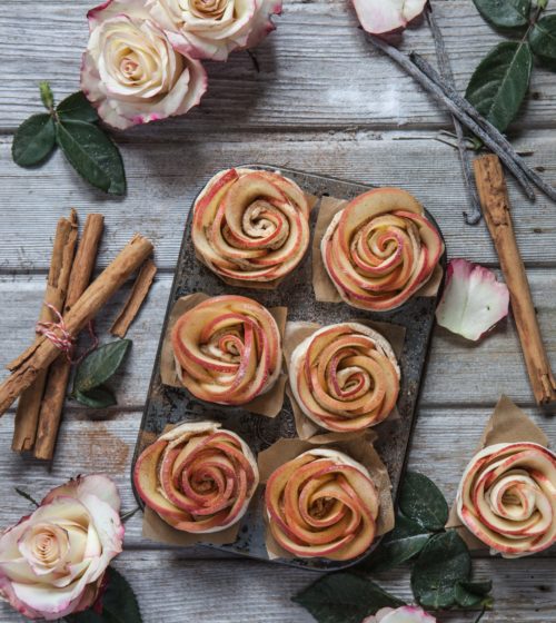 Bánh Táo Pink Lady® hình hoa hồng