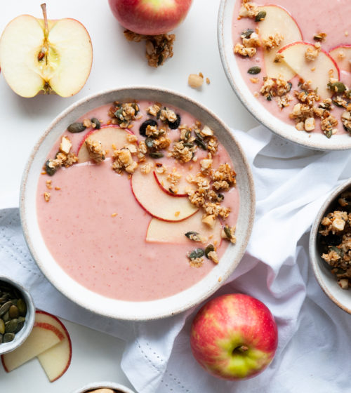 Pink Lady® Apple Smoothie with Granola Topping